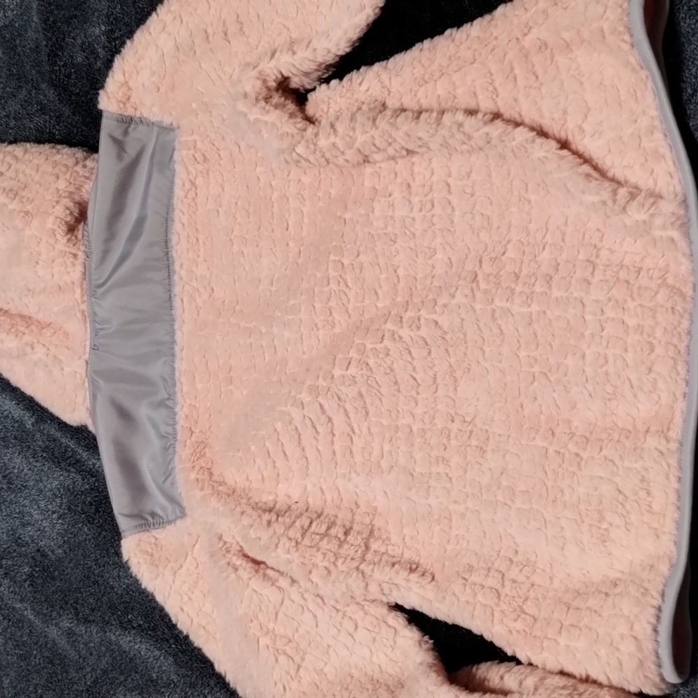 Girls Reebok fuzzy jacket - Picture 4 of 4
